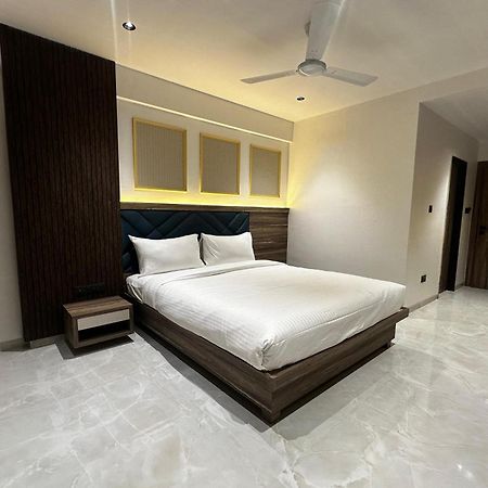 Hotel Kushala Grand, Dombivali Mangrul Exterior photo
