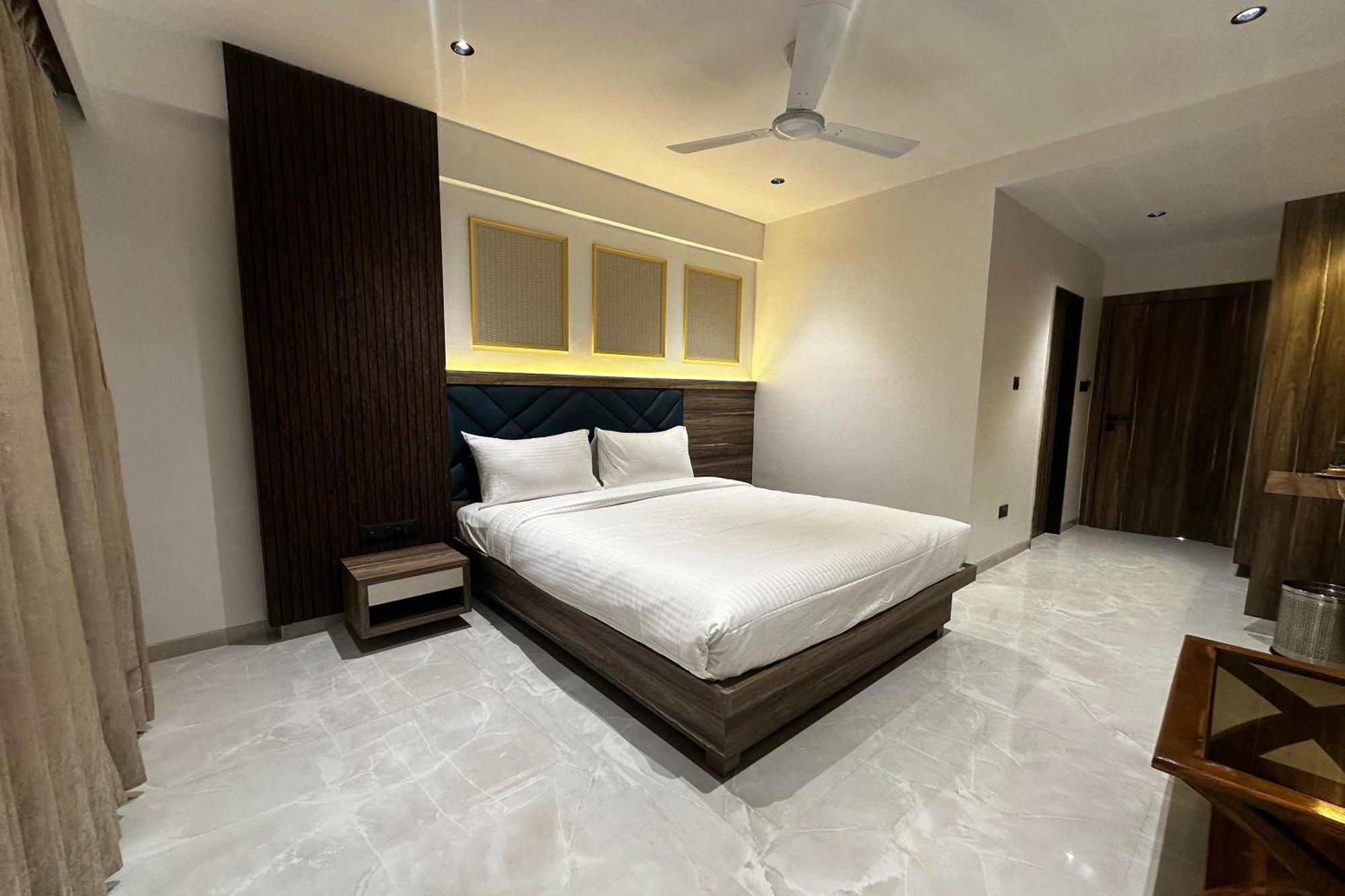 Hotel Kushala Grand, Dombivali Mangrul Exterior photo